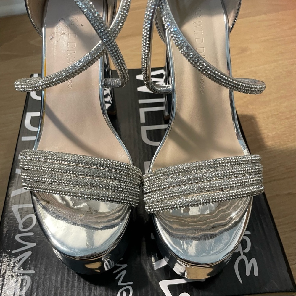 Wild Diva lounge woman’s Silver Platform Heels shine feminine sexy party elegant
